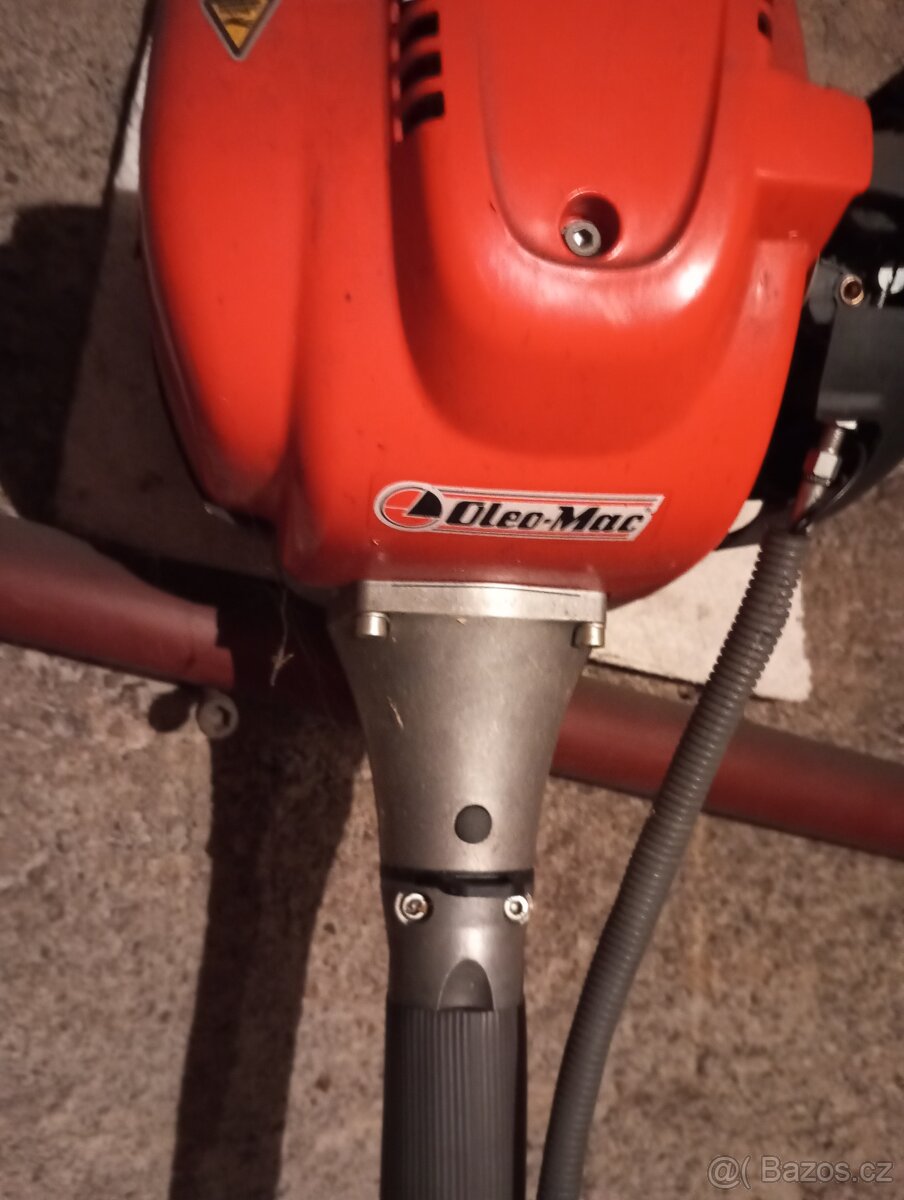 Křovinořez Oleo Mac čtyř takt