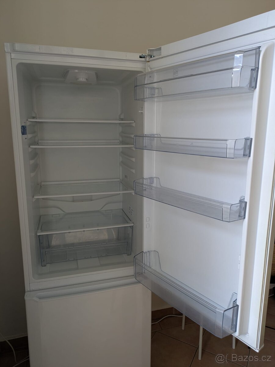 Kombinovaná lednice BEKO CS234022, A+, 186 cm, plně funkční