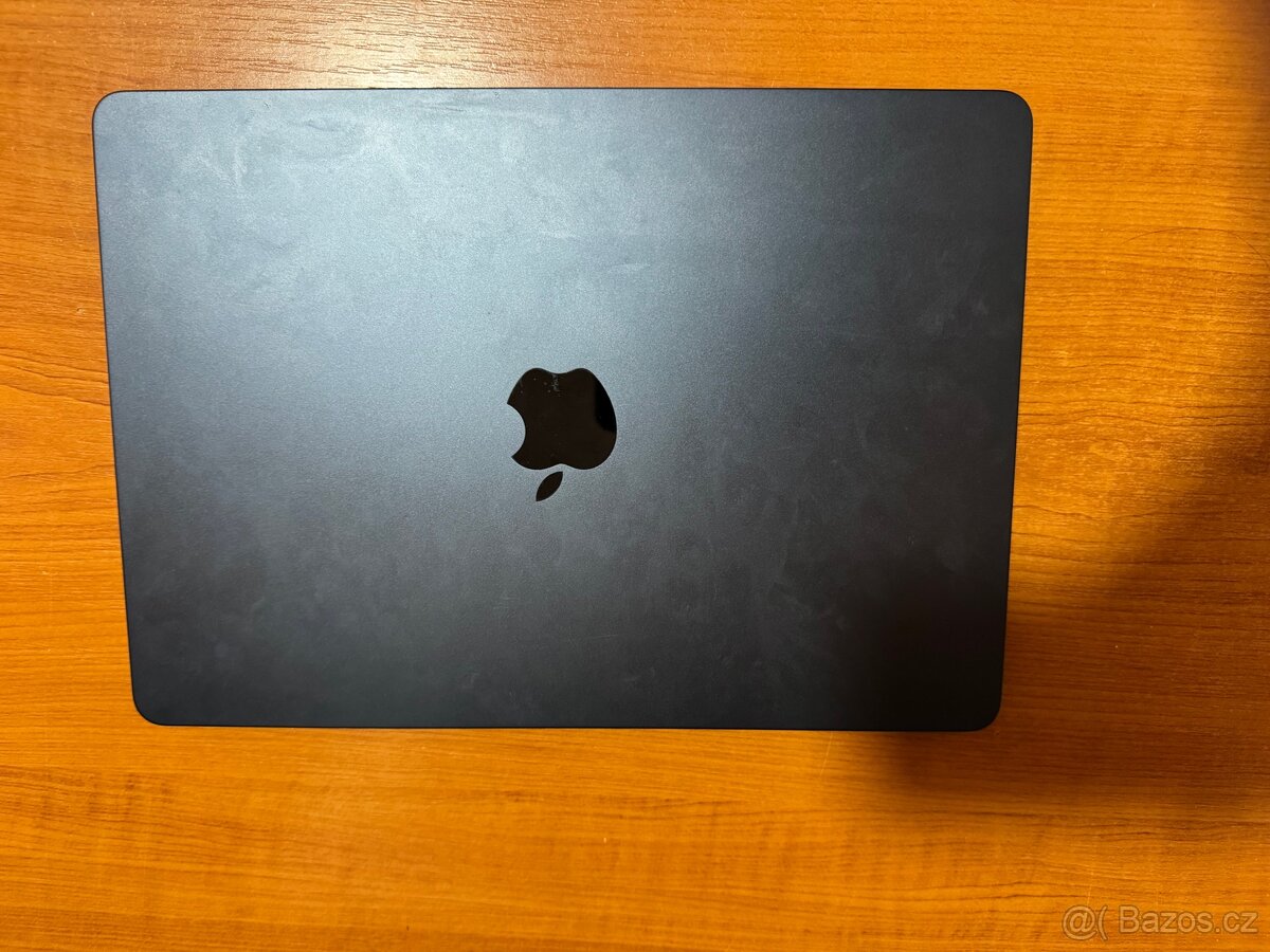 Apple MacBook Air 13" 2024, M3, Temně inkoustový