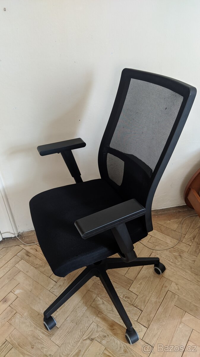 Kancelárska židle nastavitelná (dobrý stav)