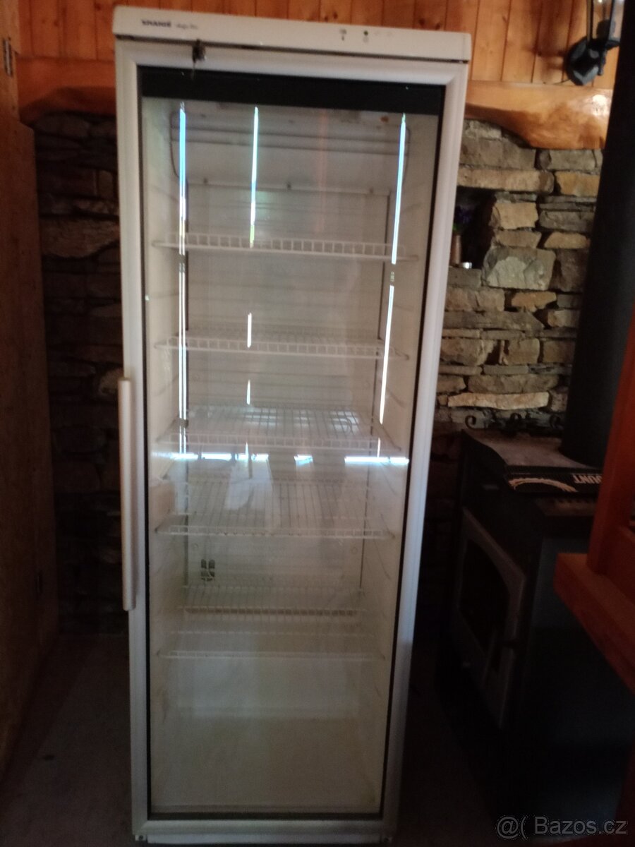 Prosklená lednice