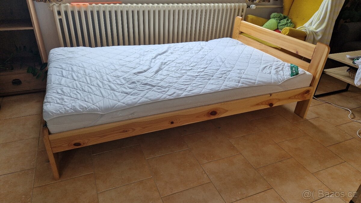 Masivní postel 120cm + matrace+ chránič matrace