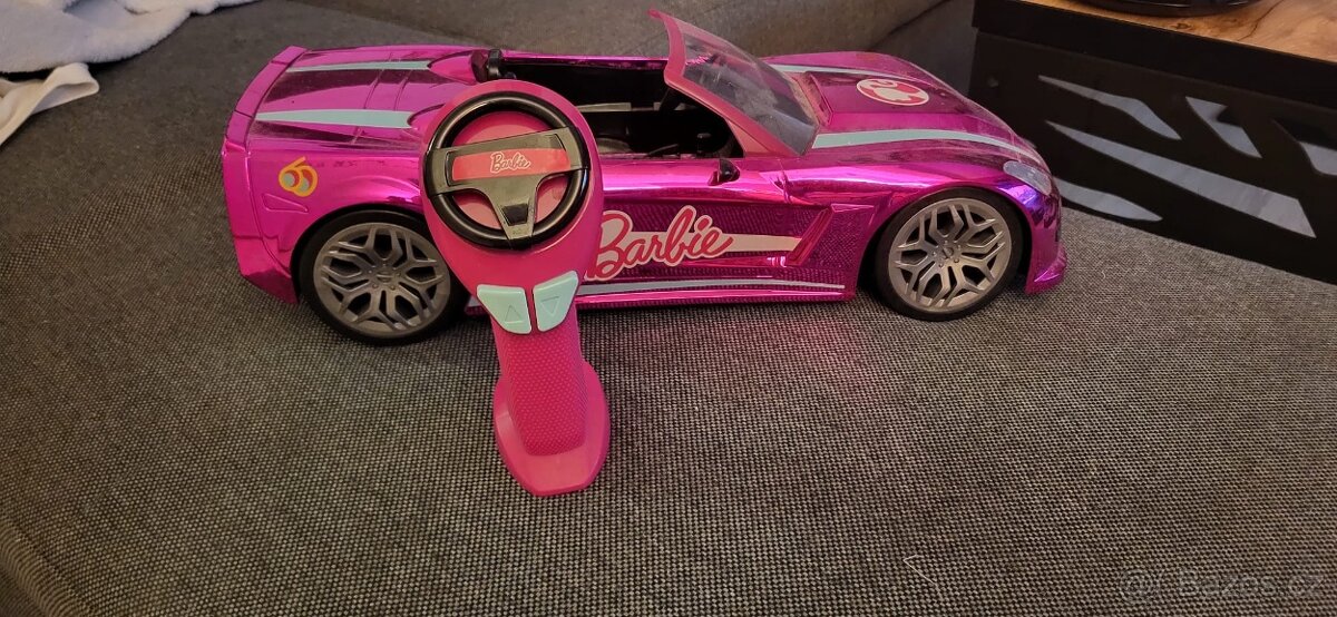 Auto na ovládání Barbie