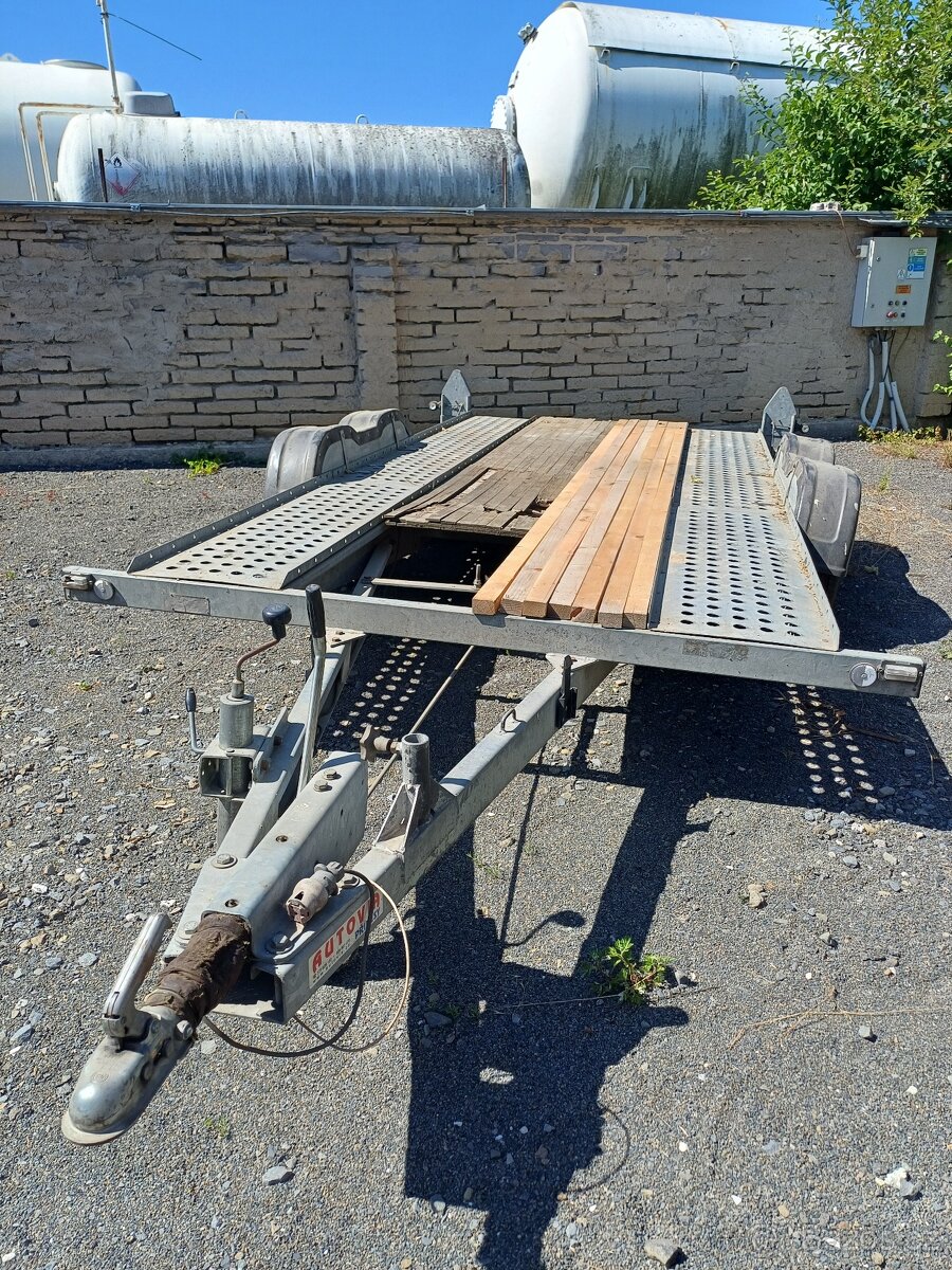 Přívěs na přepravu aut - podval