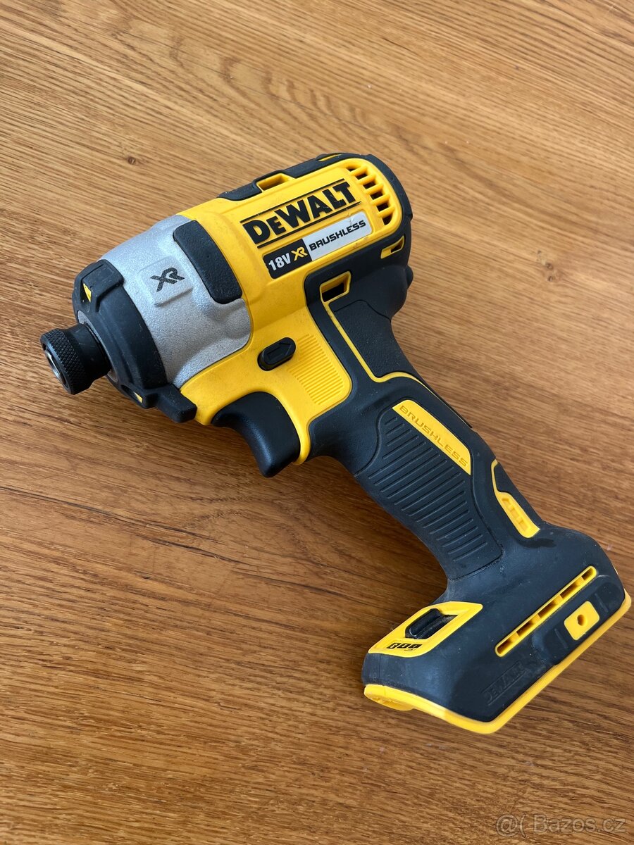 Rázový utahovák DeWALT DFC887 jako nový