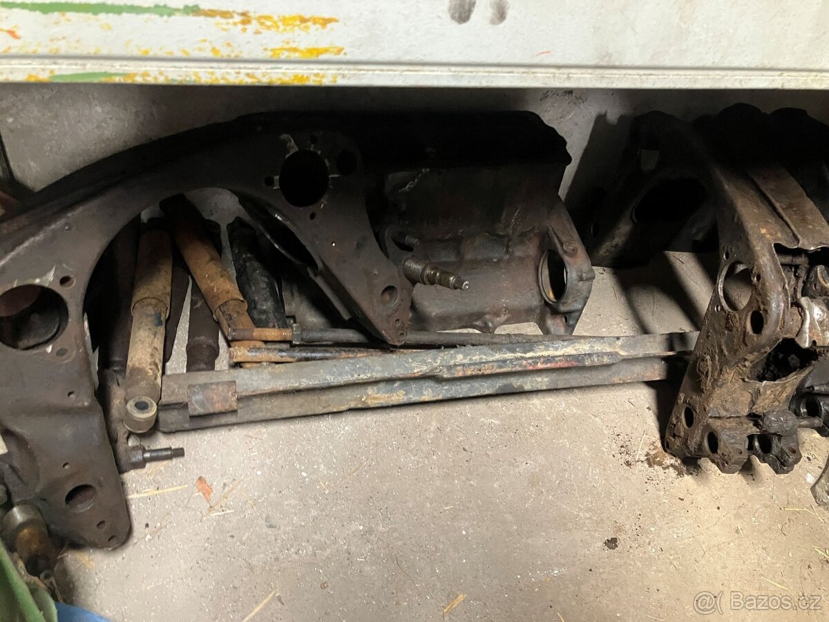 směs auto dílů pro veterány Citroen