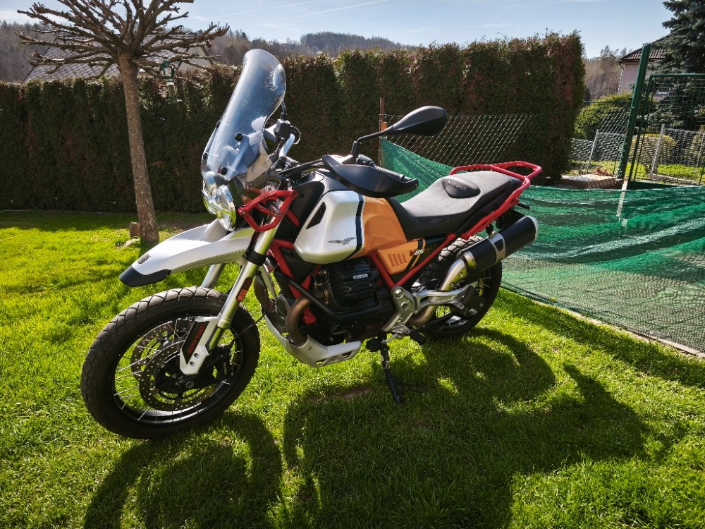 Moto Guzzi V 85 TT Evocative Giallo Mojave (2022) nádherná