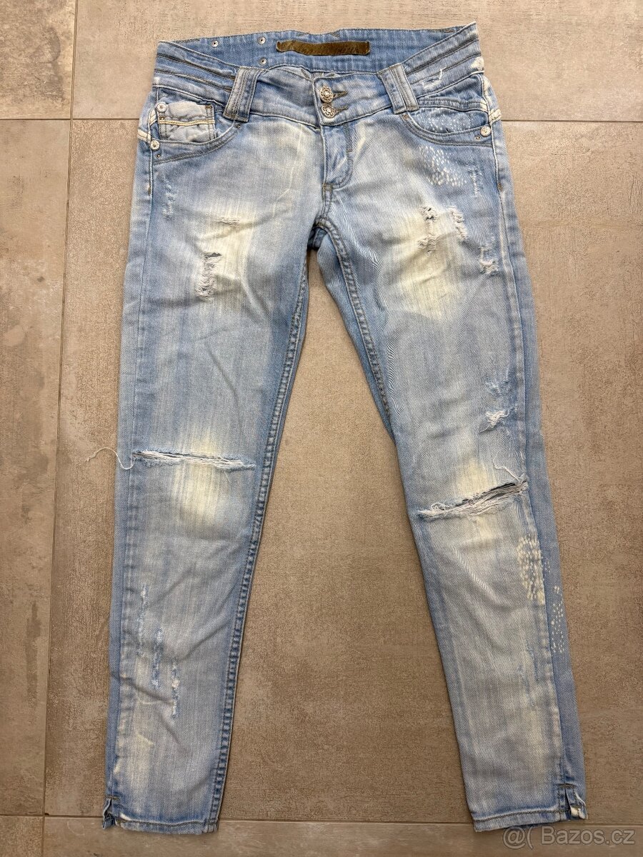 džíny světle modré