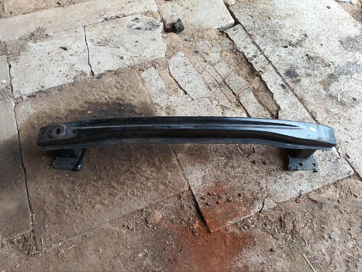 Vw Touran výztuha předního nárazníku