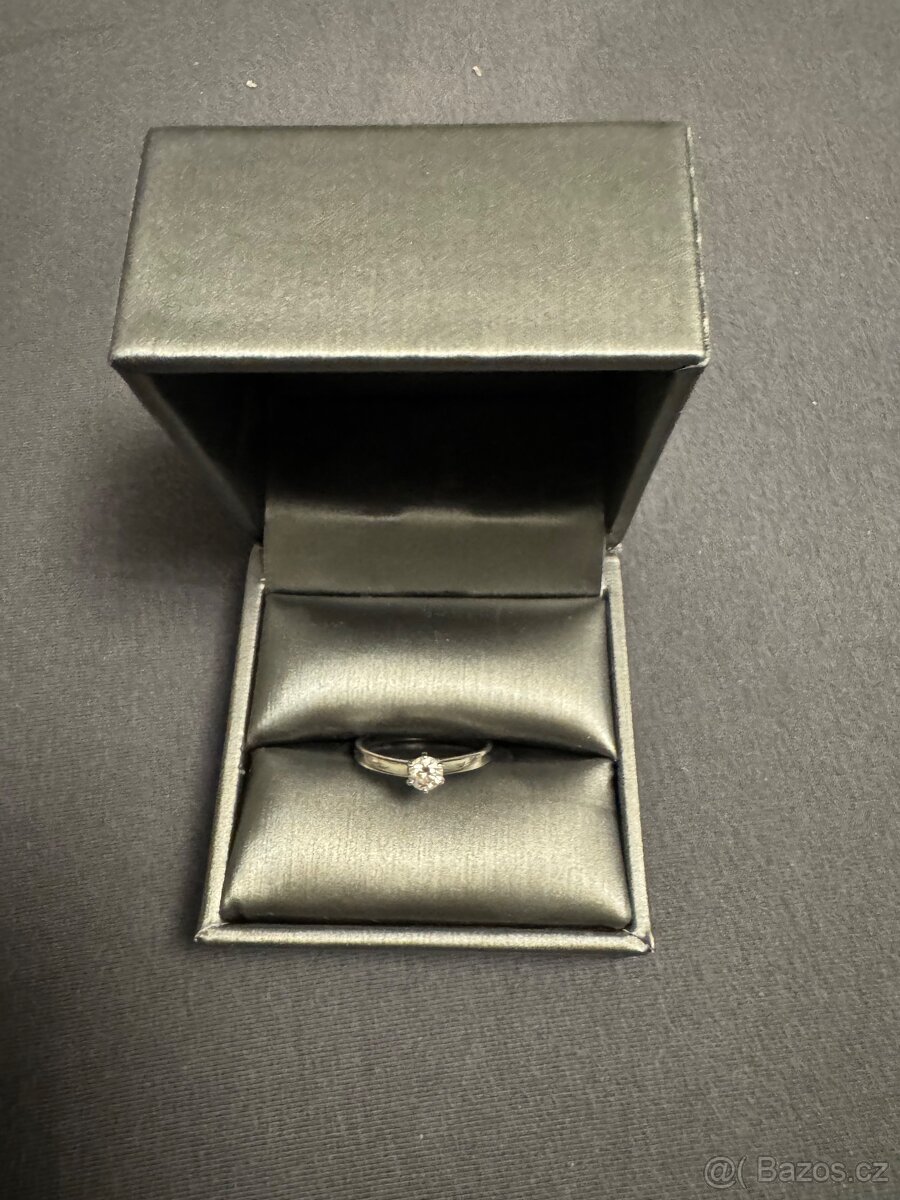 Zásnubní prsten s pravým diamantem 0,32ct