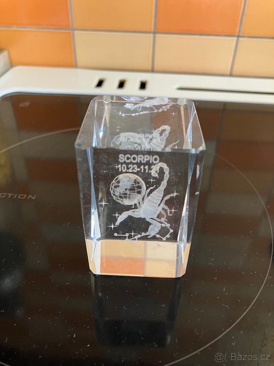 Skleněné těžítko štîr