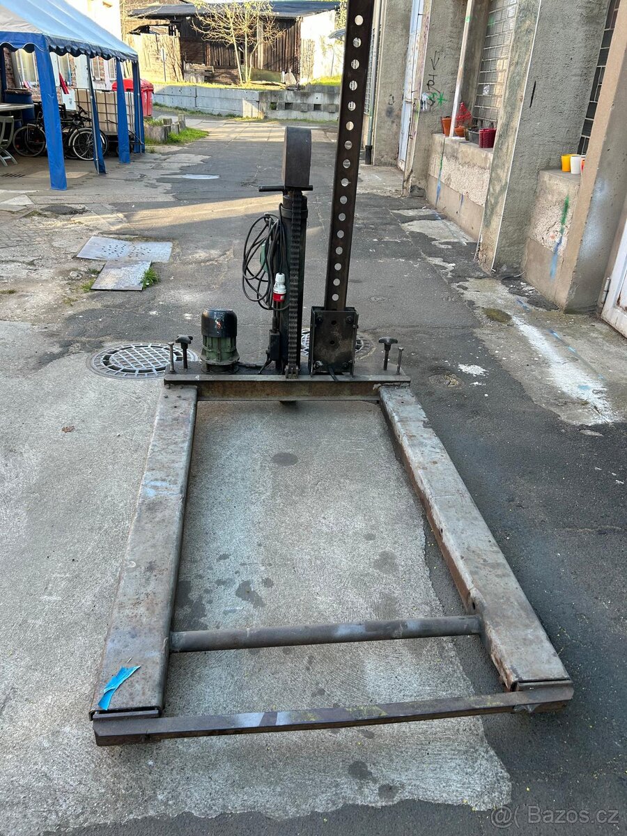 Hever/zvedák nůžkový, hydraulický 1,5 tuny