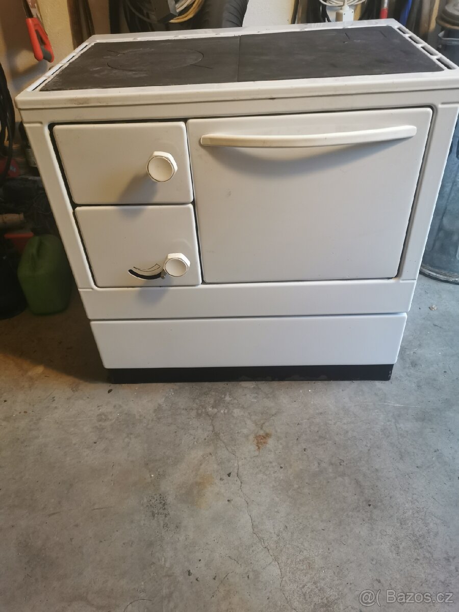 Sporák na tuhá paliva