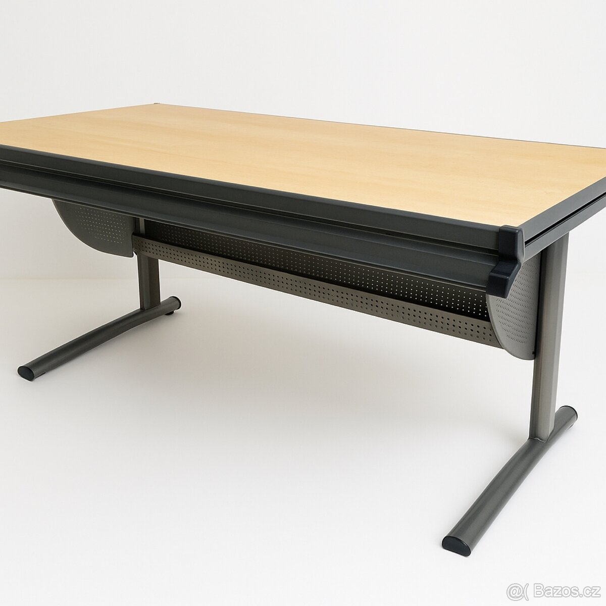 Psaci polohovaci stul a zidle