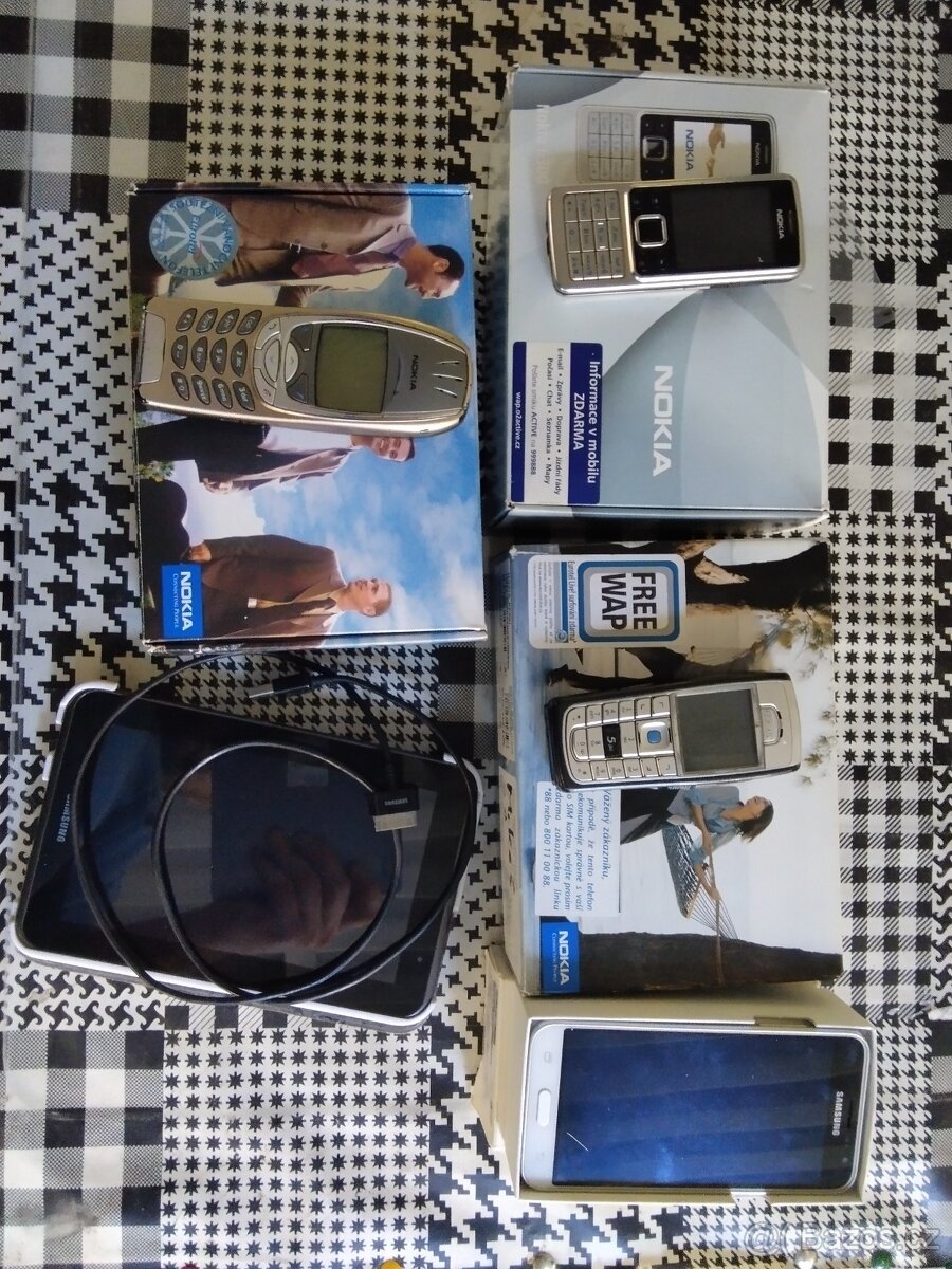 Mobilní telefony na náhradní díly