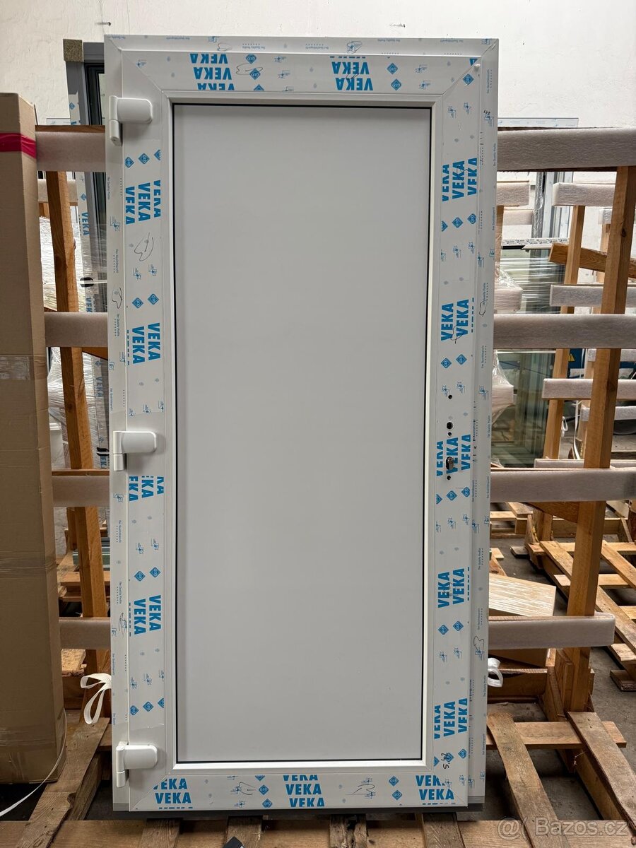 Vstupní dveře plastové, bílé