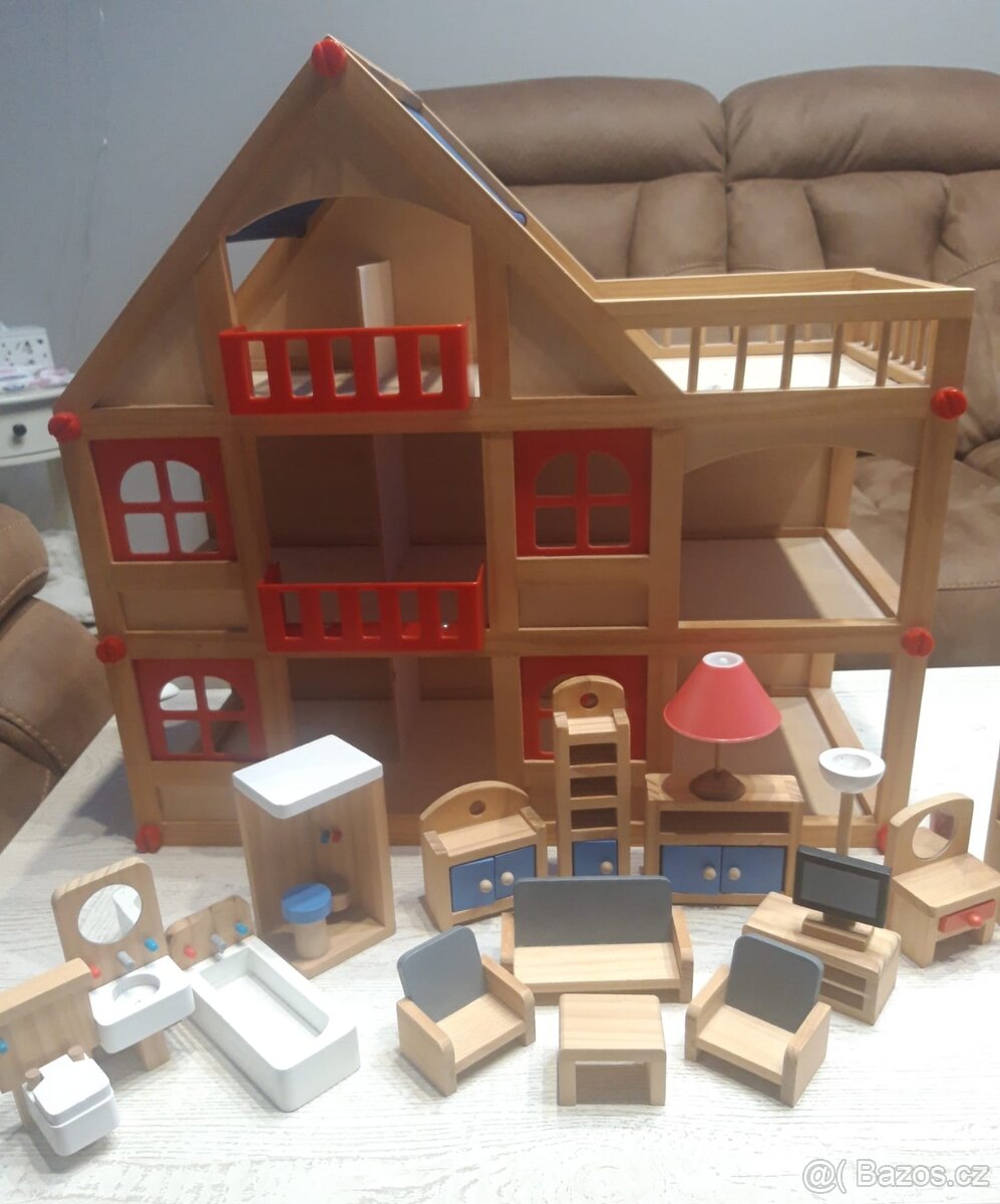 Dřevěný domeček s nábytkem