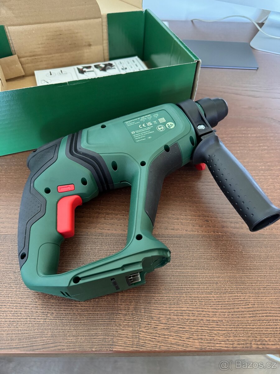 Nové vrtací kladivo Bosch Universal Hammer 18V