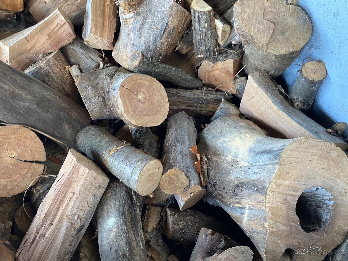 Tvrdé ovocné dřevo na uzení