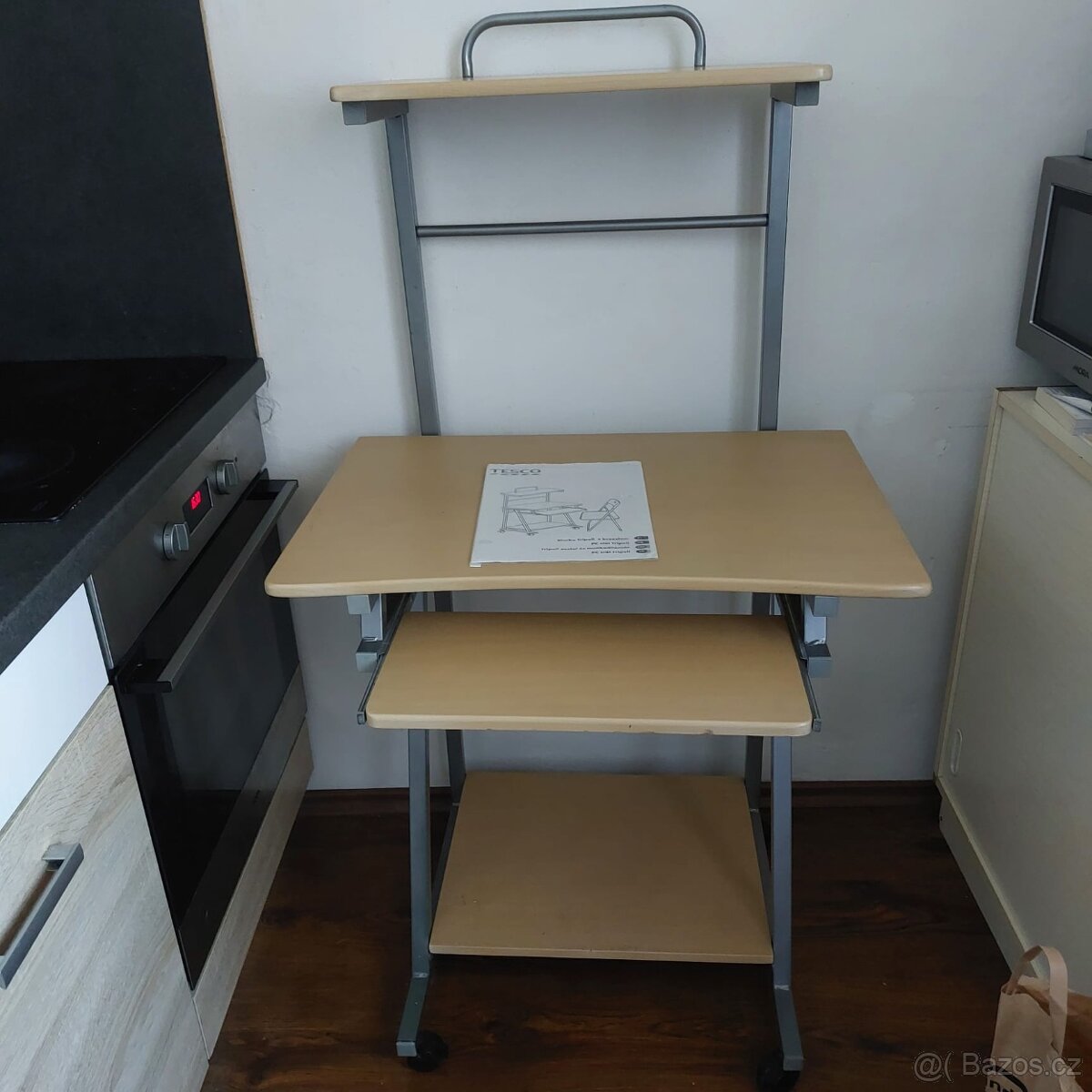 PC stolek pro harmonickou práci/studium (mobilní, na kolečká