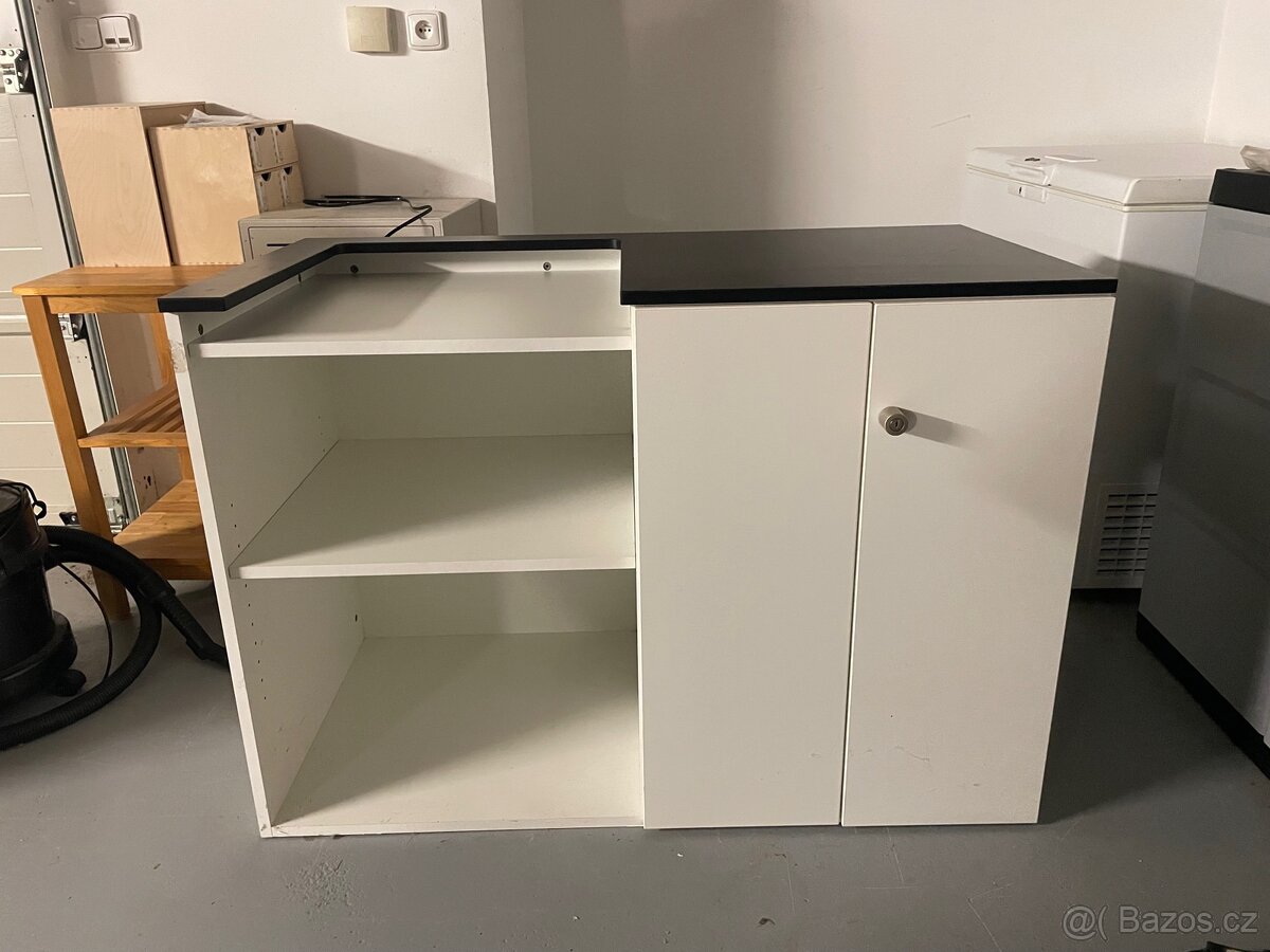 Prodejni pult ve výborném stavu