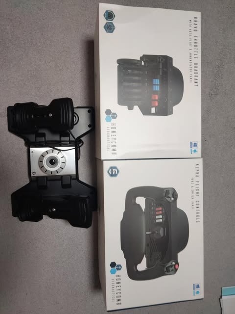 Honeycomb Alpha Yoke, Bravo Throttle + Letecké pedály Logite