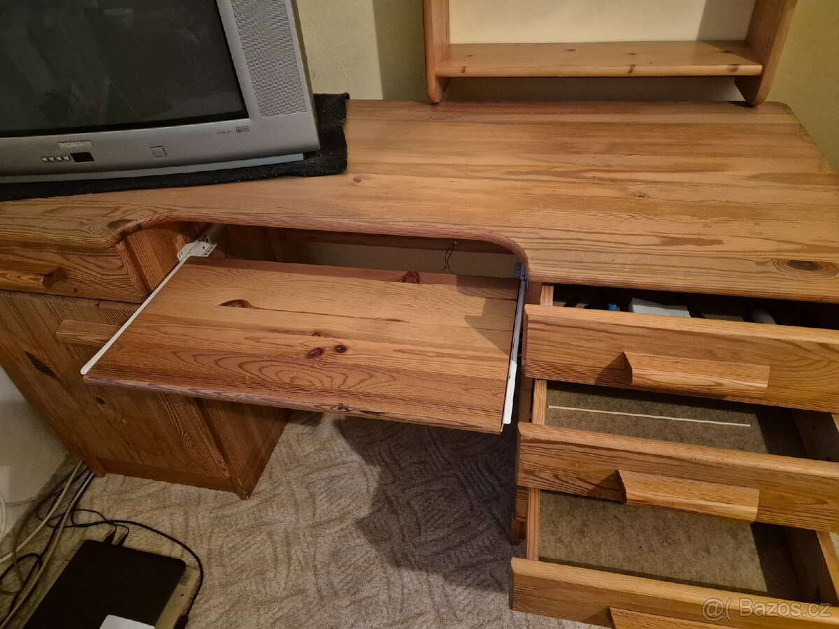Kancelářský stůl dřevěný, vč.police