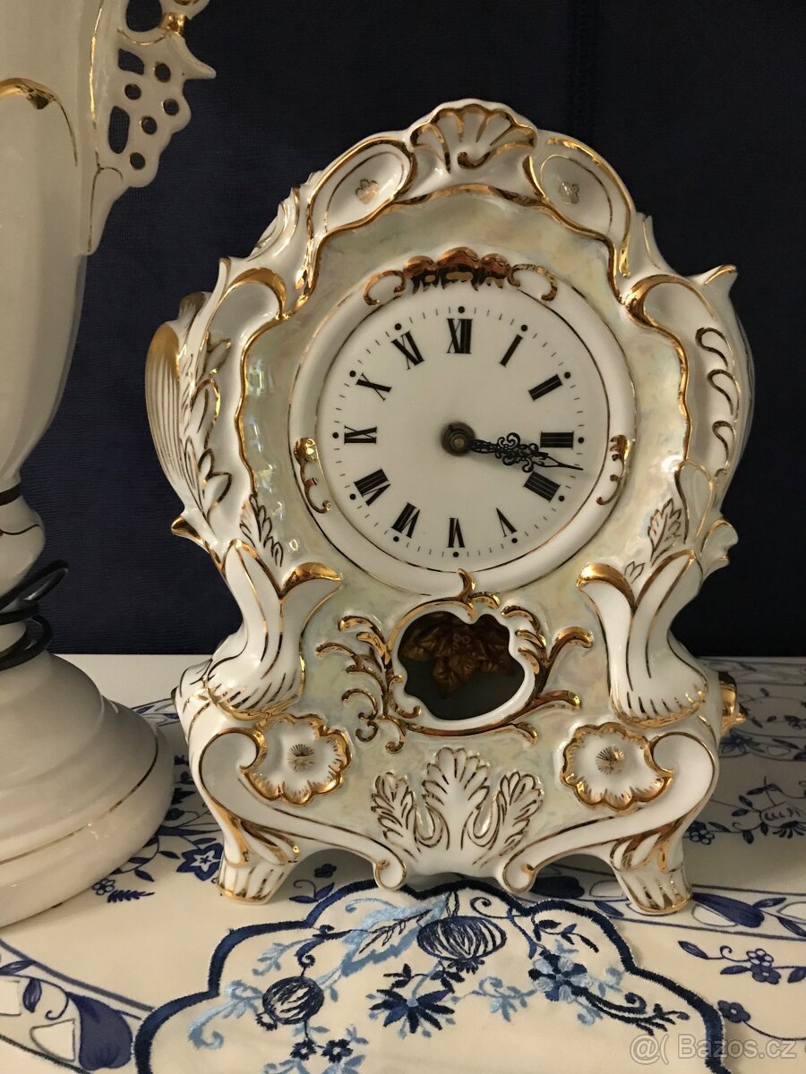 Porcelánové hodiny