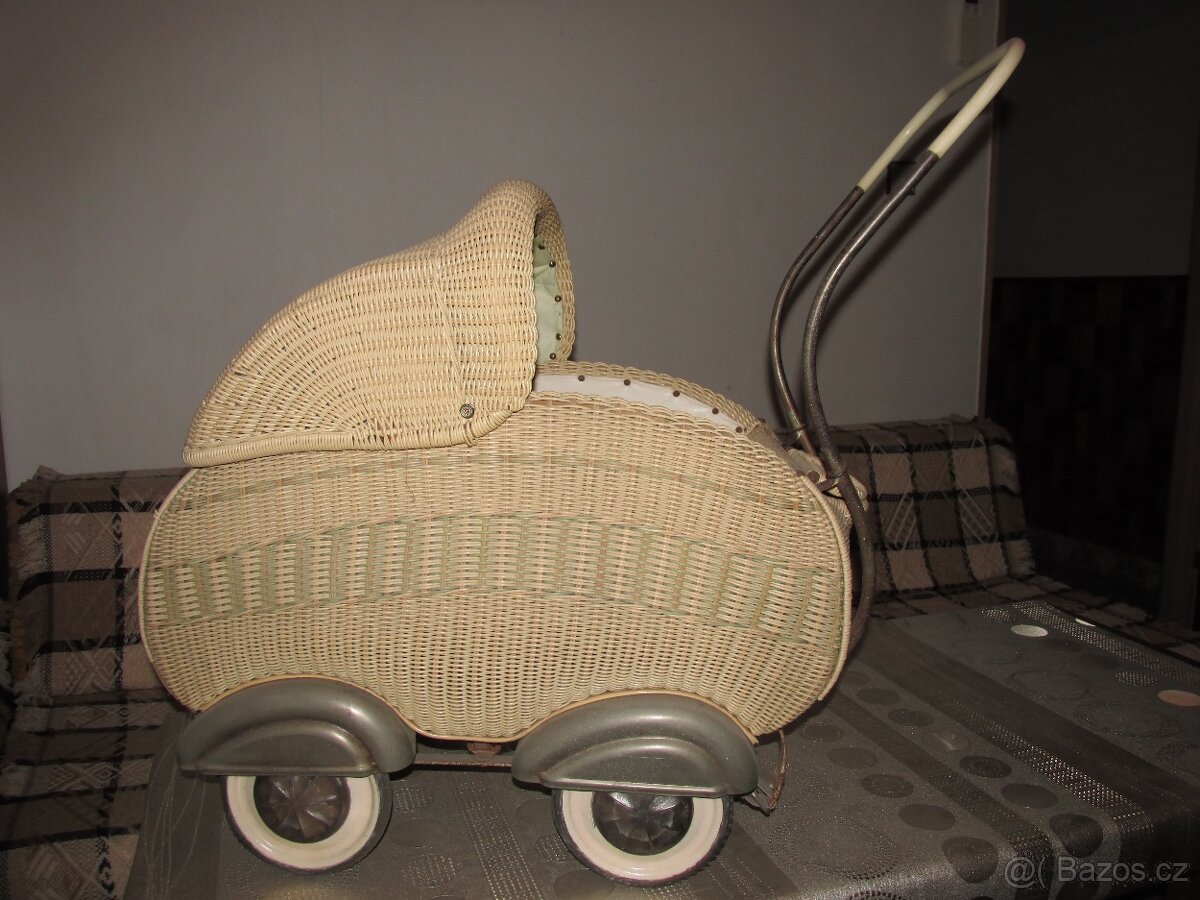 kočár retro košatinka pro panenky