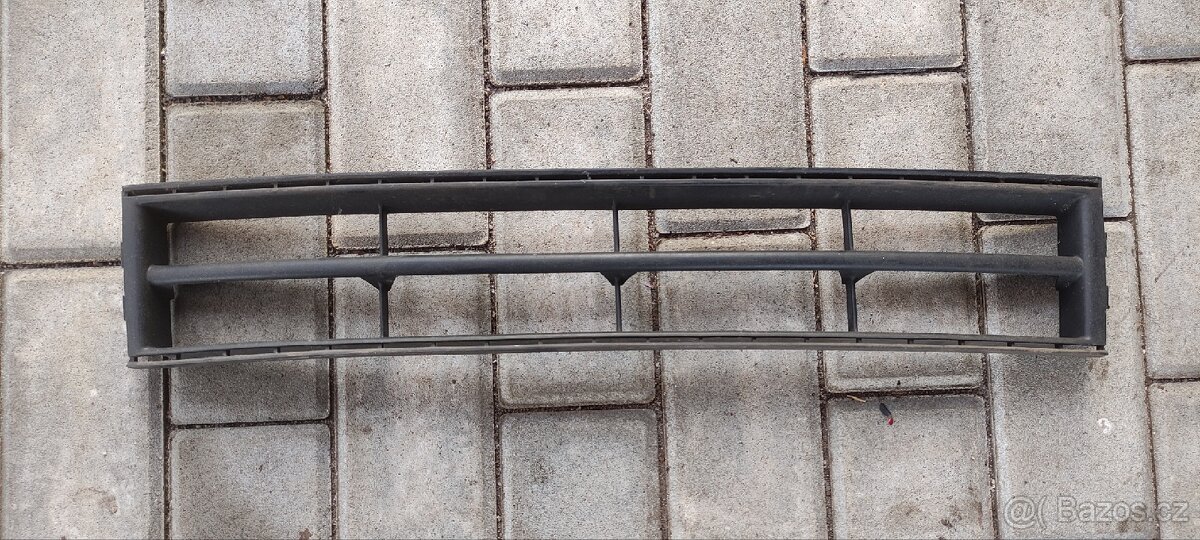 Mřížka předního nárazníku Škoda Fabia 1
