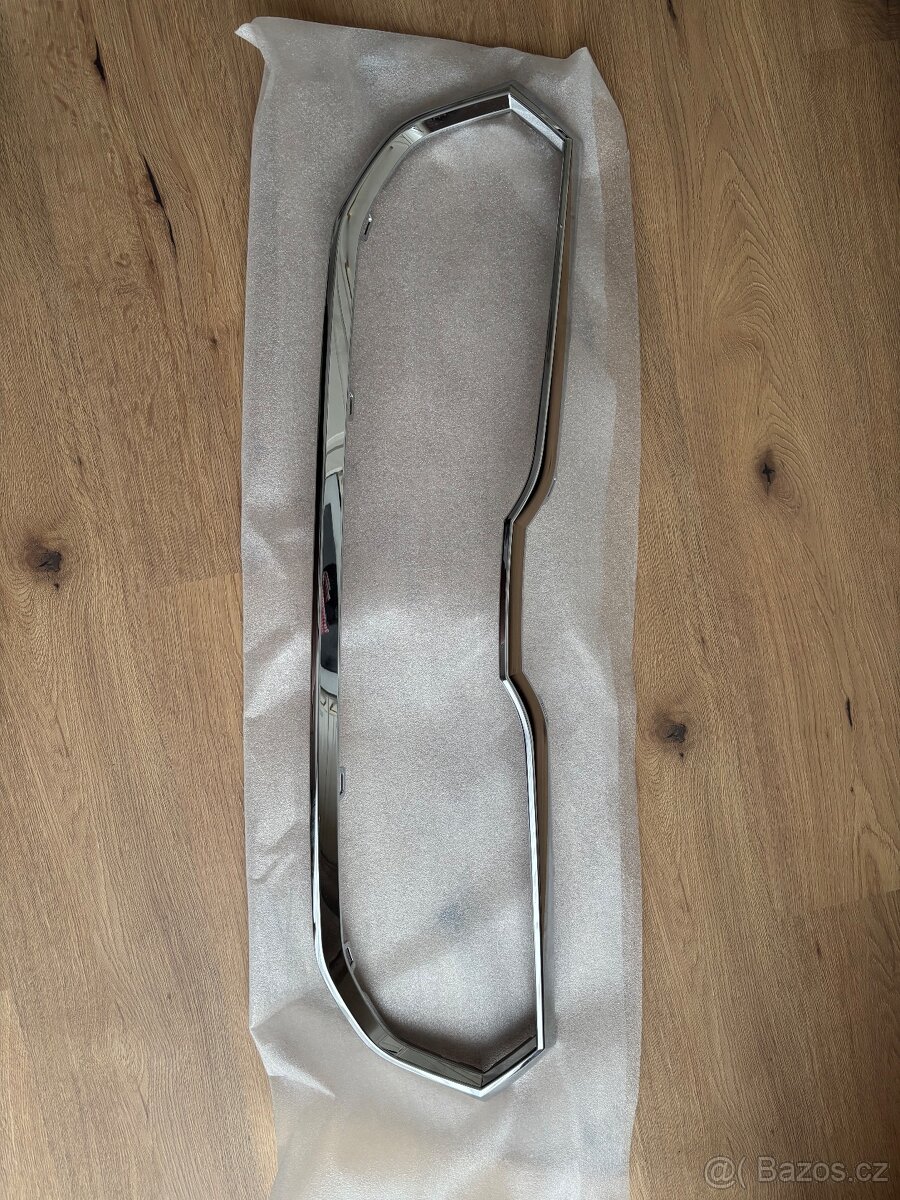 Škoda Kamiq rámeček přední masky