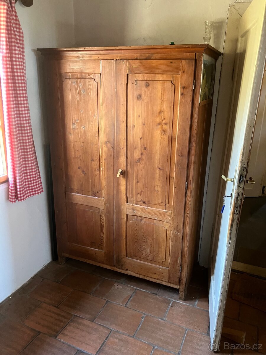 Retro dřevěná skříň z masivu 🌲