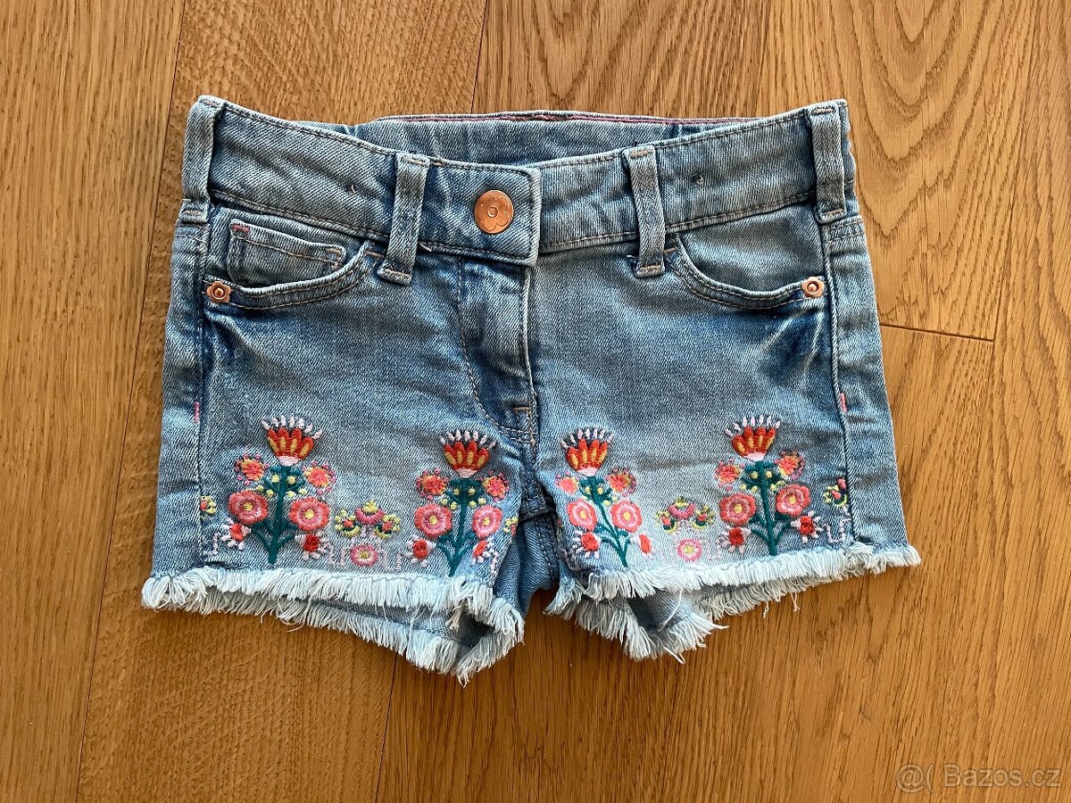 Kraťasy v. 104 Next