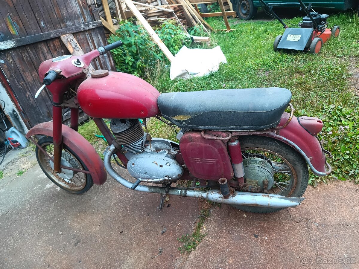 Jawa 250 .