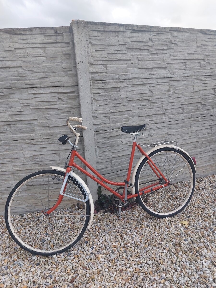 Prodám staré dámské kolo