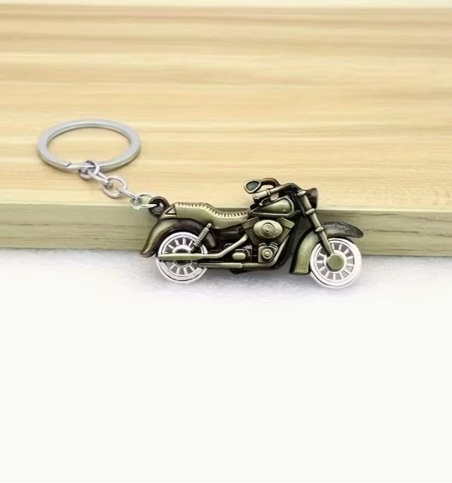 Přívěsek motocykl mosaz