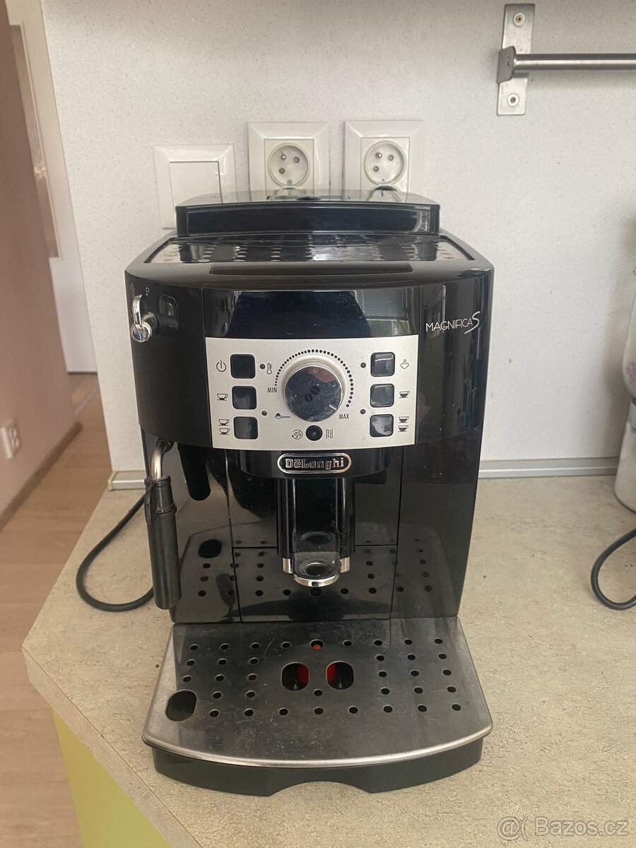Automaticky kavovar delongi