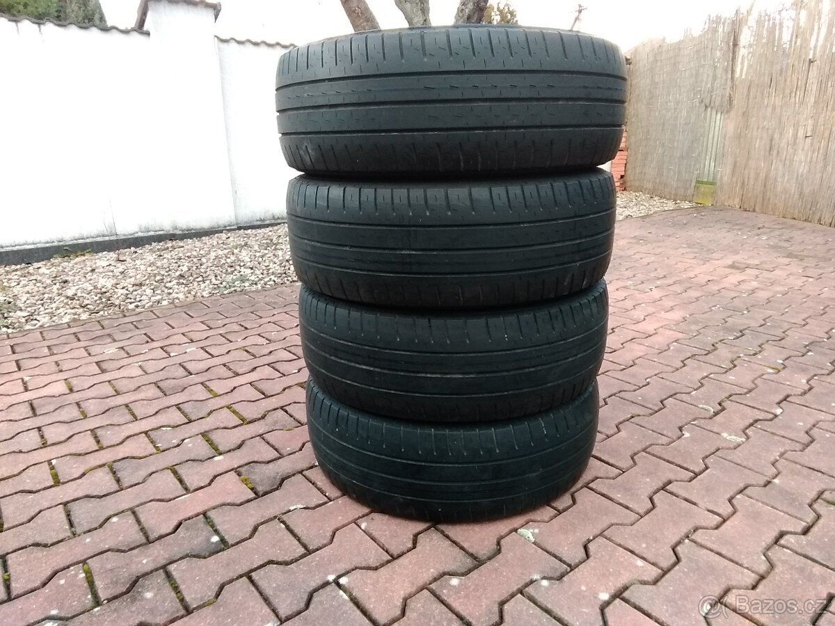 Sprinter pneu 235 /65/16 C