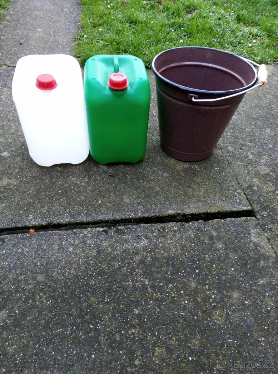 Smaltovaný kbelík,plastové kanystry