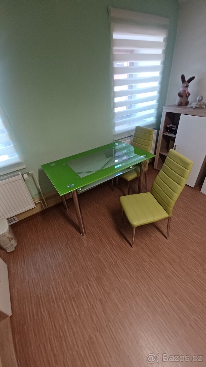 Stůl a 2 židle