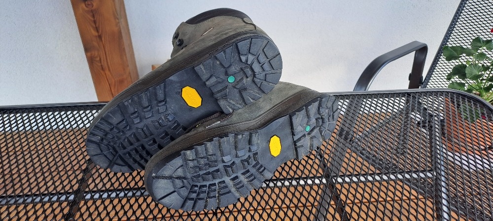 VIBRAM RED ROCK