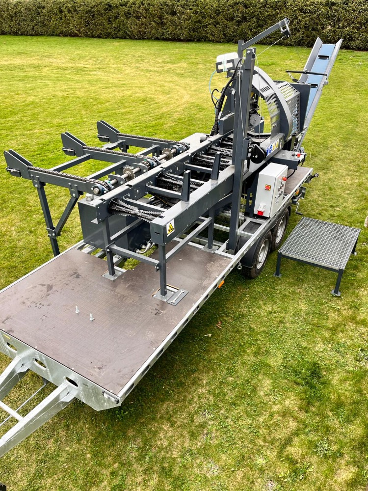 Pronájem mobilního štípacího automatu SP-45E
