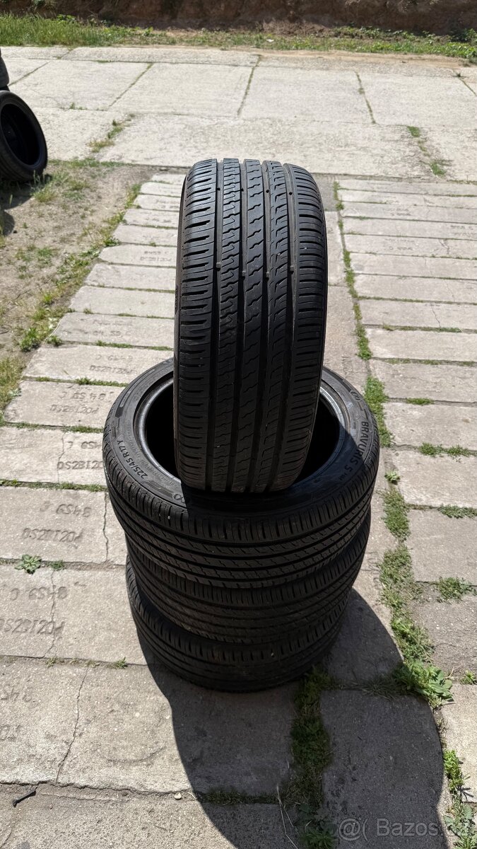 Prodám 4x letní pneu Barum 225/45 R17 91Y Bravuris 5