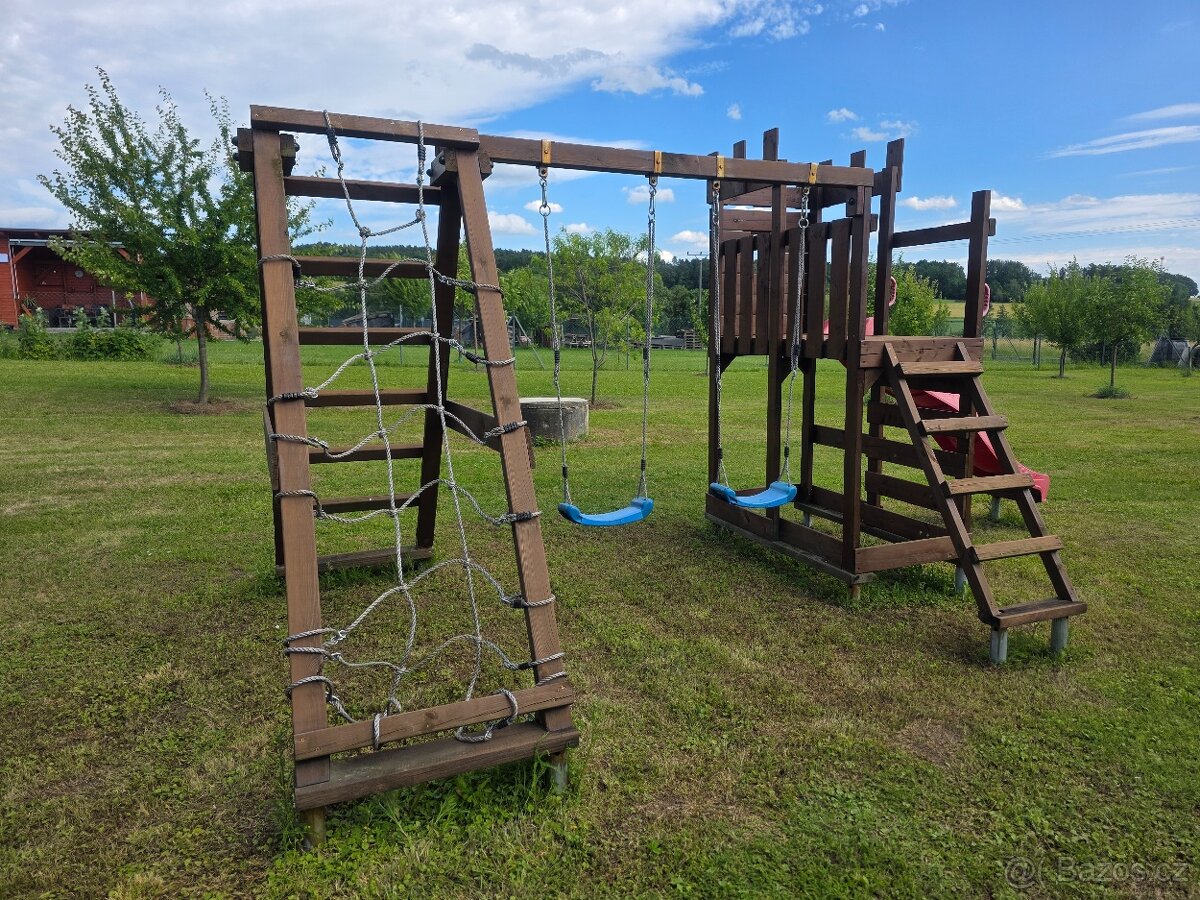 Dětské venkovní hřiště
