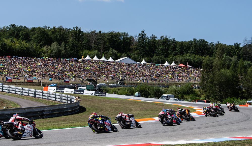 Koupím 1-2x vstupenky na nedělní závod MOTO GP Brno