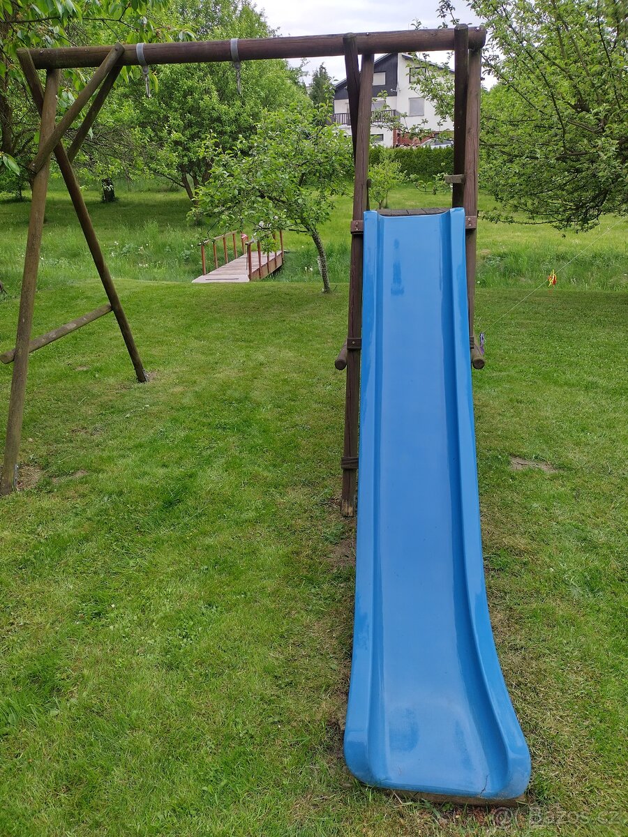 Dětské hřiště, skluzavka