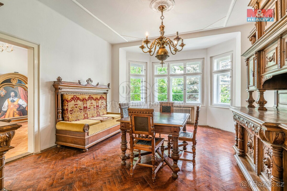 Starožitná jídelna