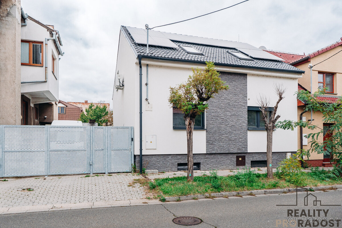 Prodej rodinného domu  4+1 pozemek 160 m²   Bezručova, Hodon