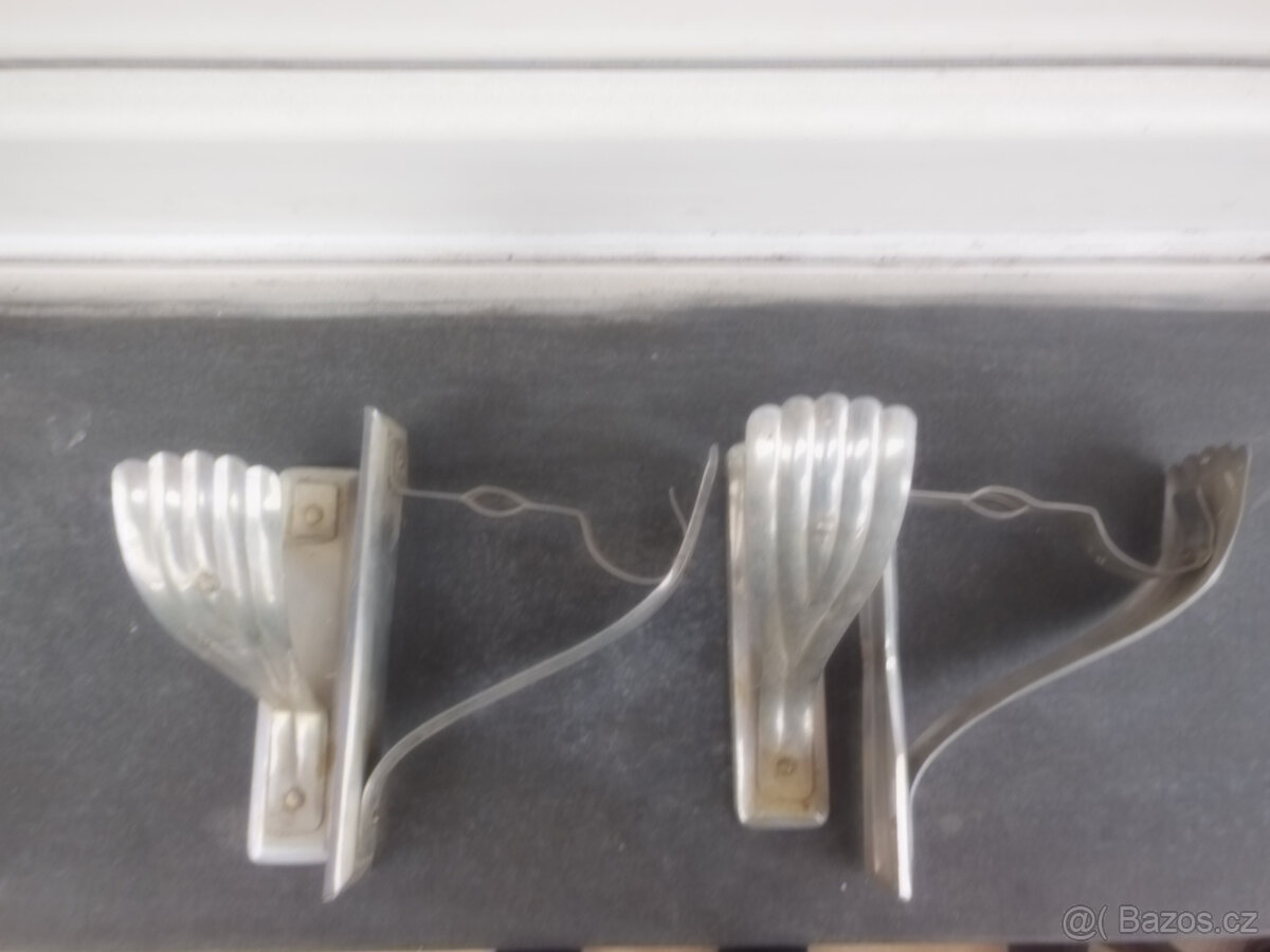 Držáky na tyčku k záclonám