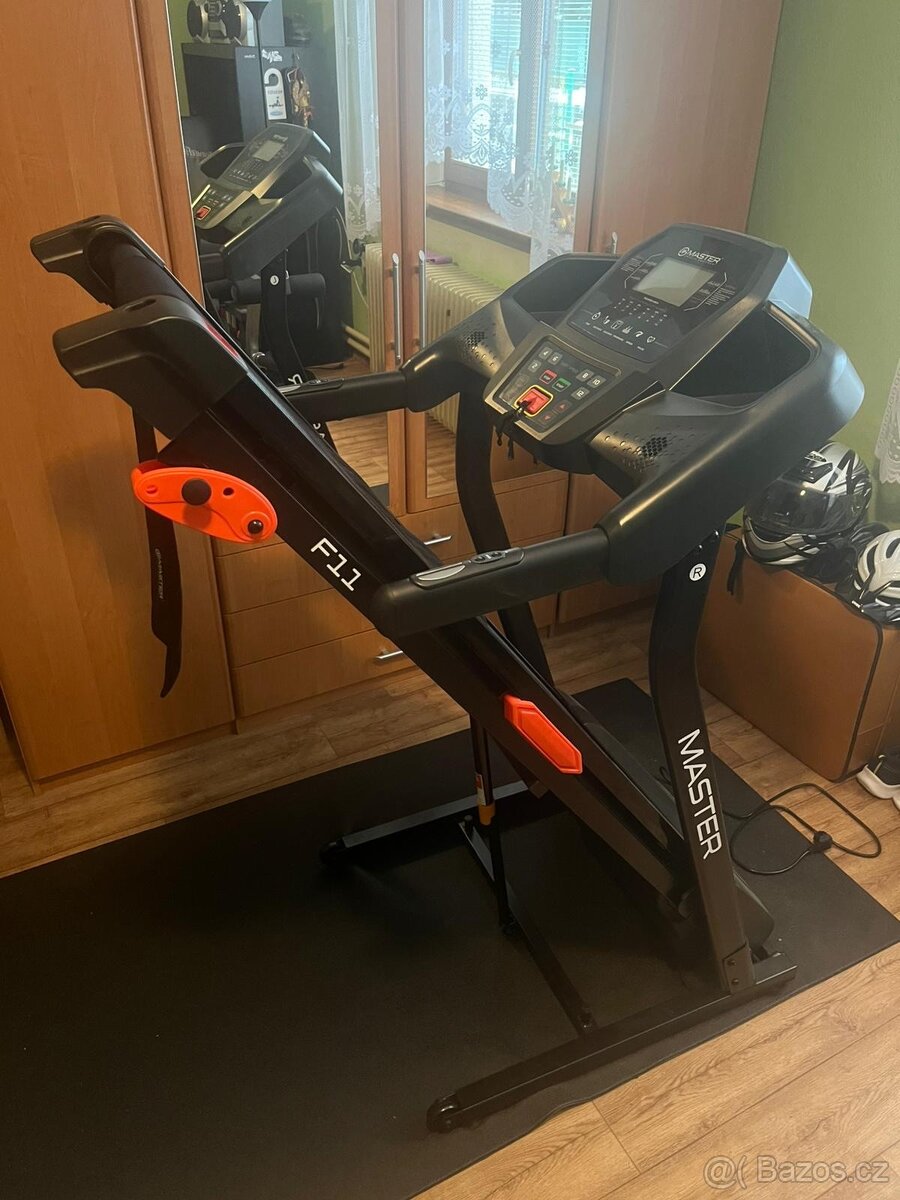Motorový běžecký pás MASTER F-11